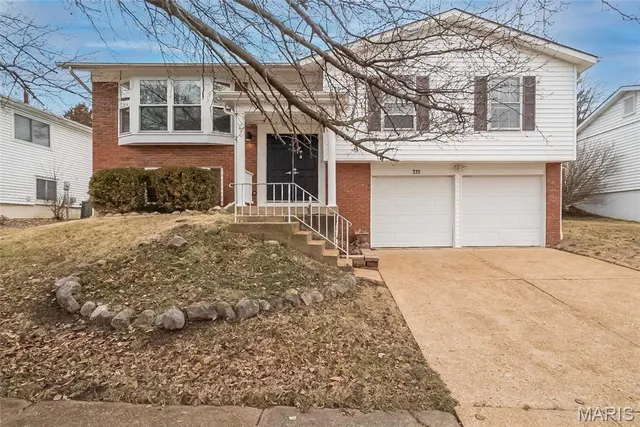 $2,400 | 335 Parma Drive, Ballwin, MO 63021