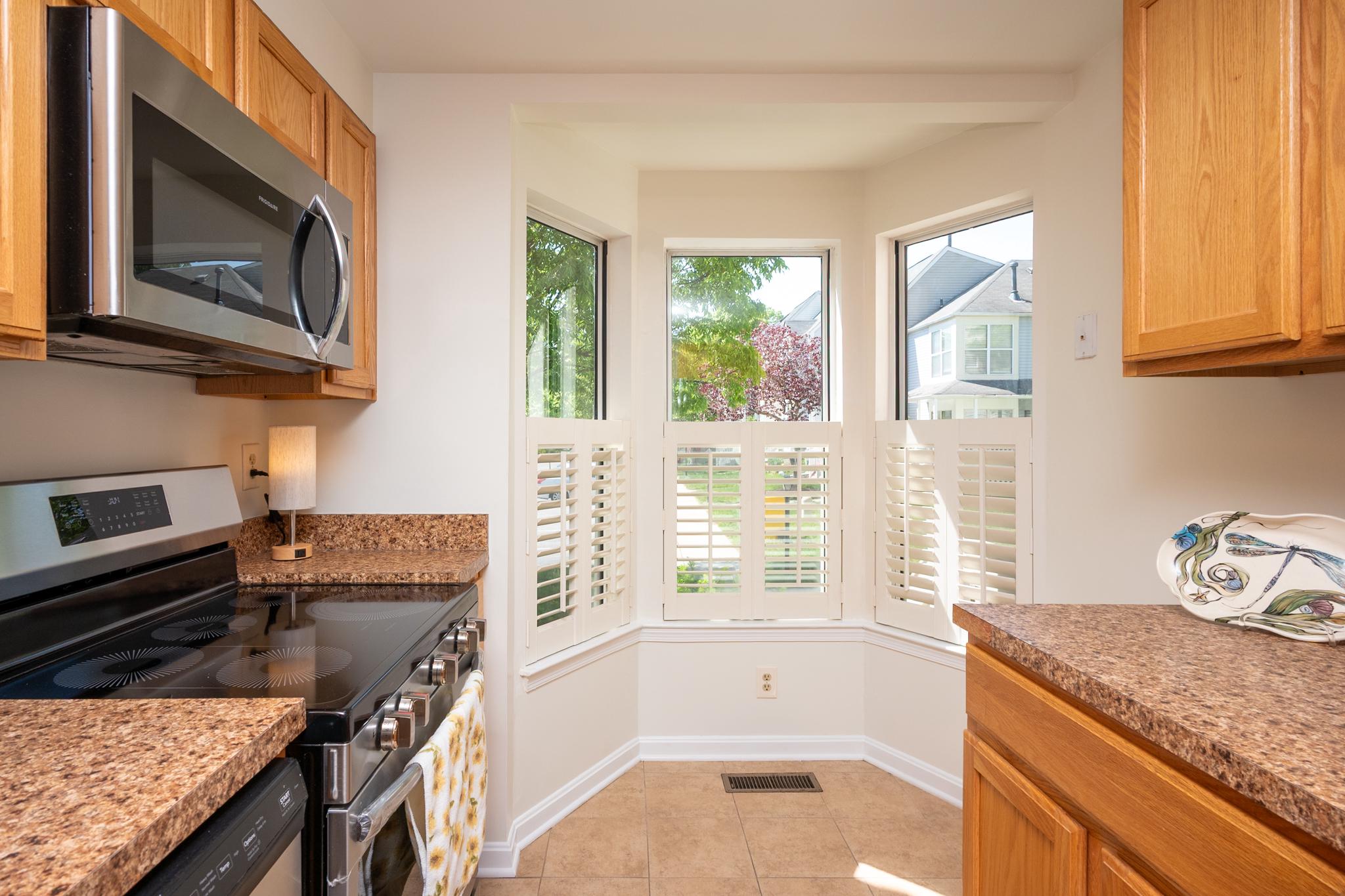 3418 Littleleaf Place Laurel, MD 20724 - Photo 8 of 31 Bright kitchen with tablespace