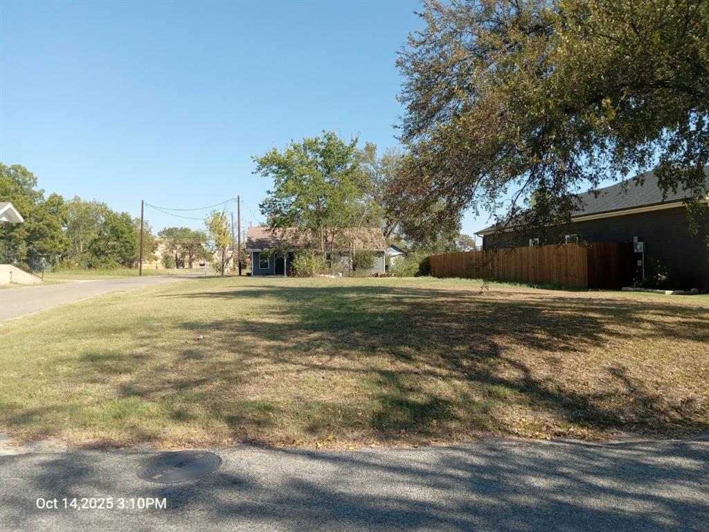 1220 Maple Street Bonham, TX 75418 - Photo 3 of 4