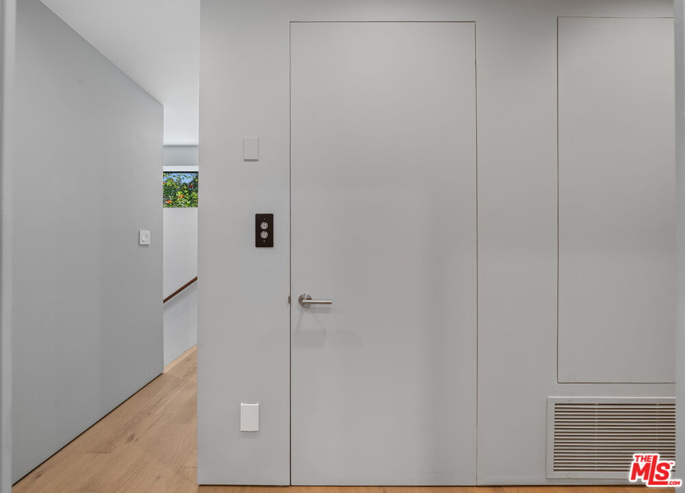 2412 Riverside Drive Los Angeles, CA 90039 - Photo 11 of 24