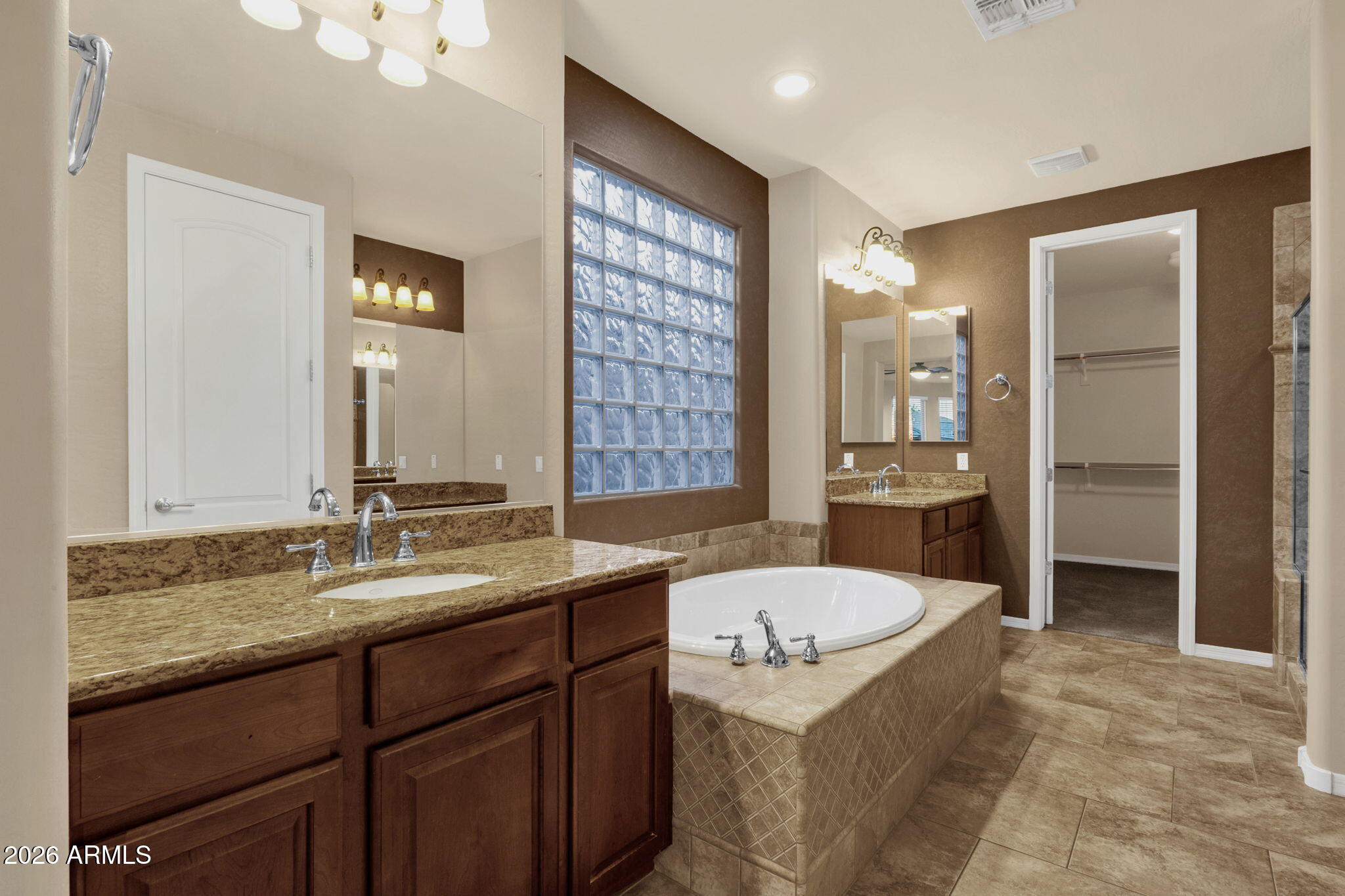 3927 East Waller Lane Phoenix, AZ 85050 - Photo 9 of 63 Primary Bath