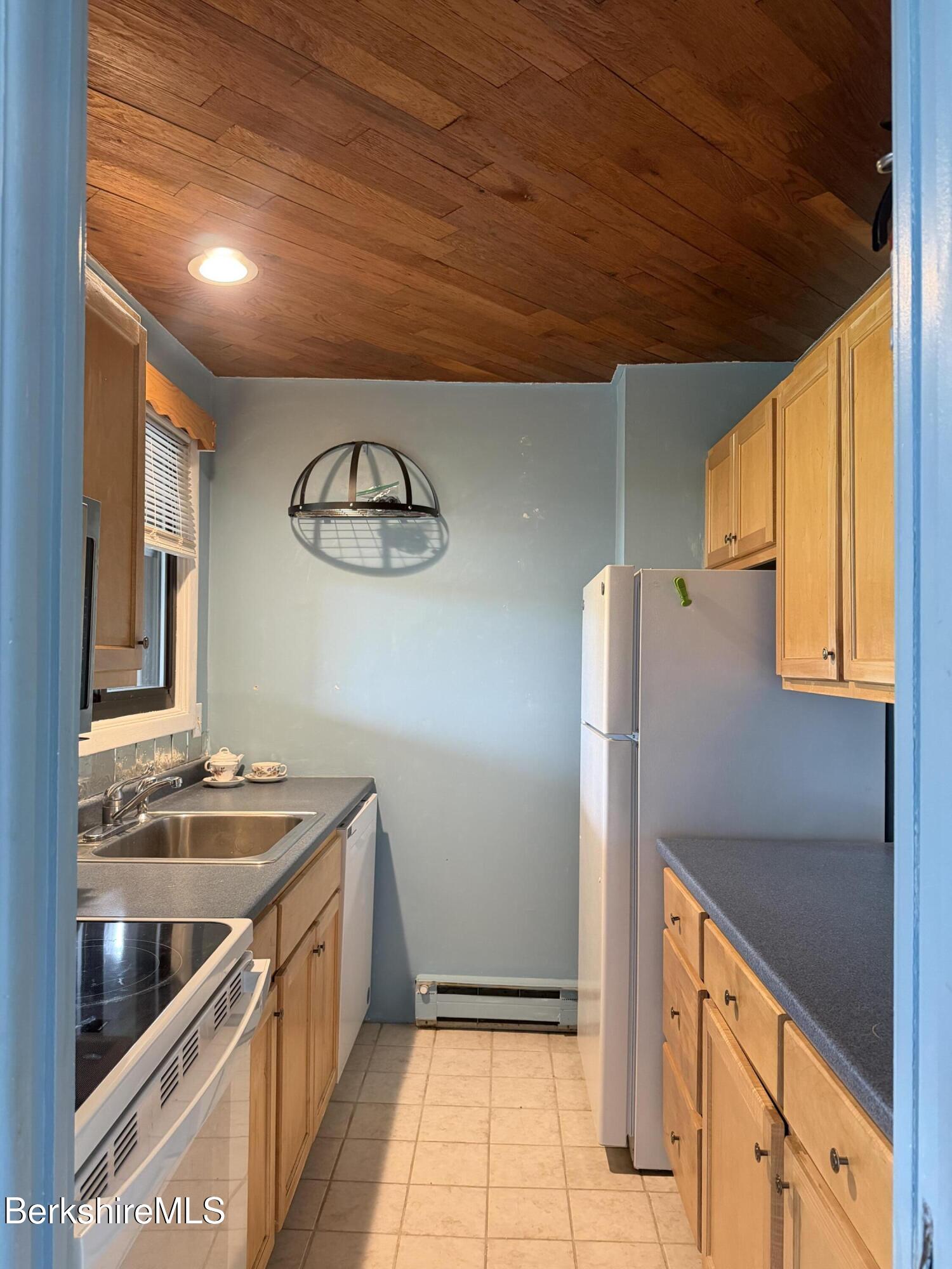 189 Stratton Road, Unit C4 Williamstown, MA 01267 - Photo 12 of 33 A kitchen that Feels Like Home