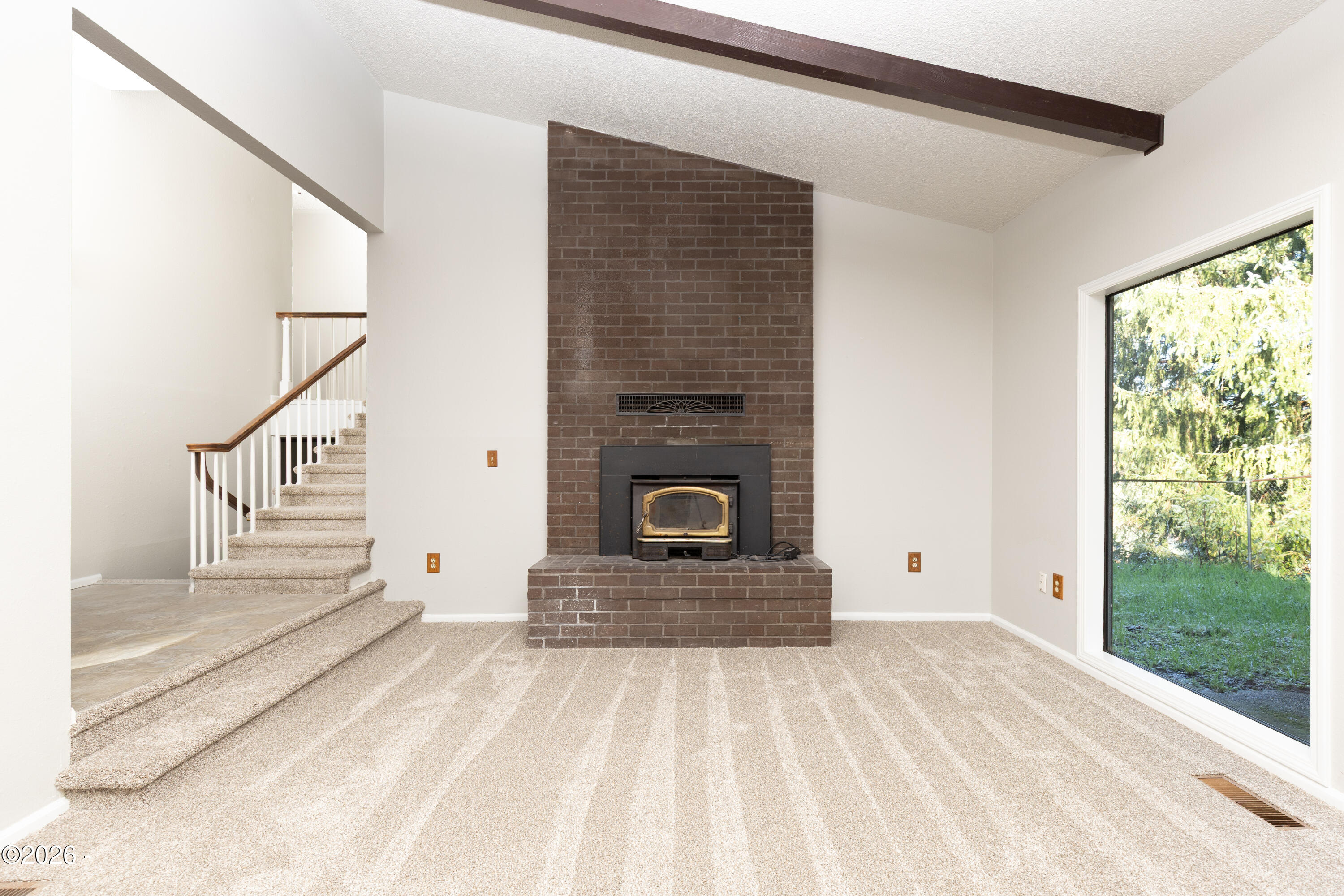 1484 Yasek Loop Toledo, OR 97391 - Photo 4 of 51 1484yasek-39