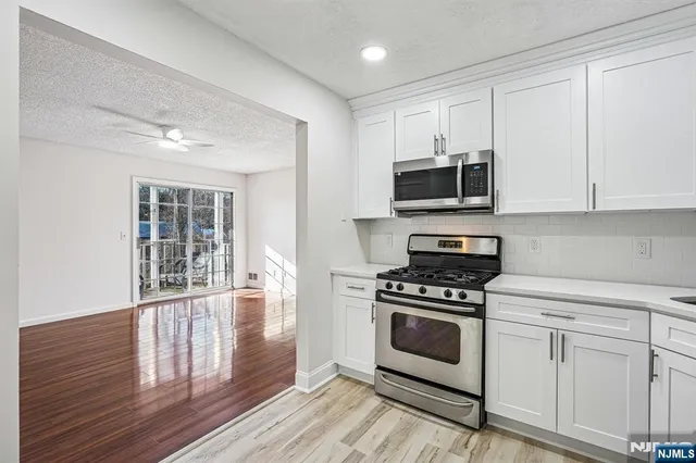 $449,000 | 135 Raintree Lane, Mahwah, NJ 07430