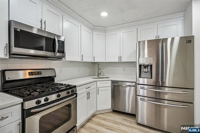 $449,000 | 135 Raintree Lane, Mahwah, NJ 07430