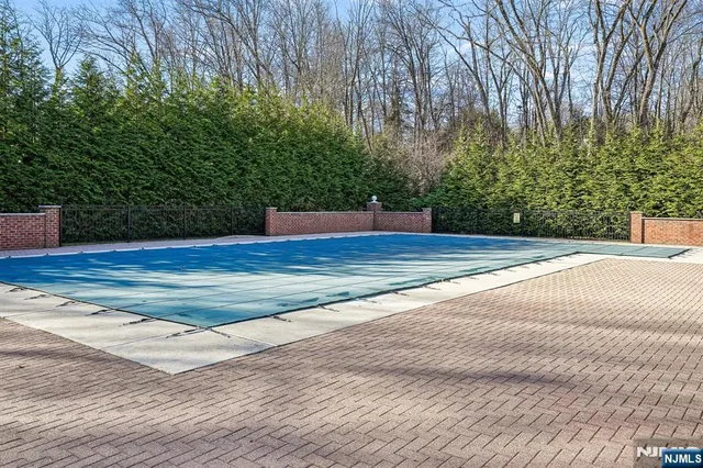 $449,000 | 135 Raintree Lane, Mahwah, NJ 07430