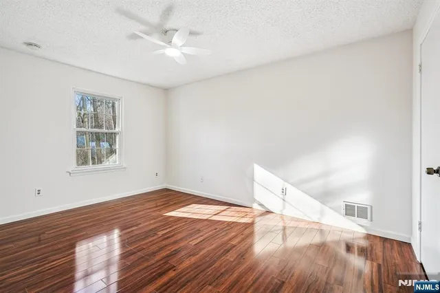 $449,000 | 135 Raintree Lane, Mahwah, NJ 07430