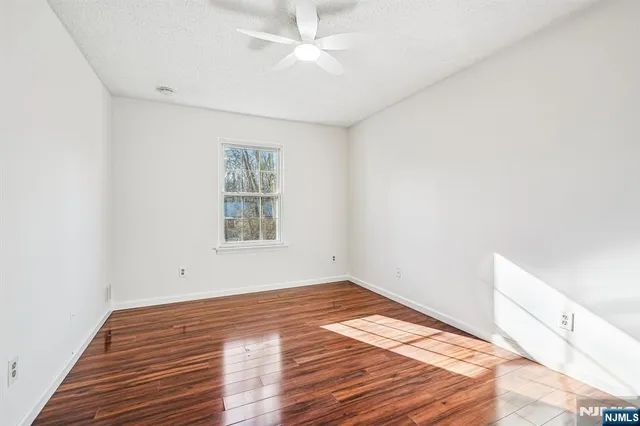 $449,000 | 135 Raintree Lane, Mahwah, NJ 07430