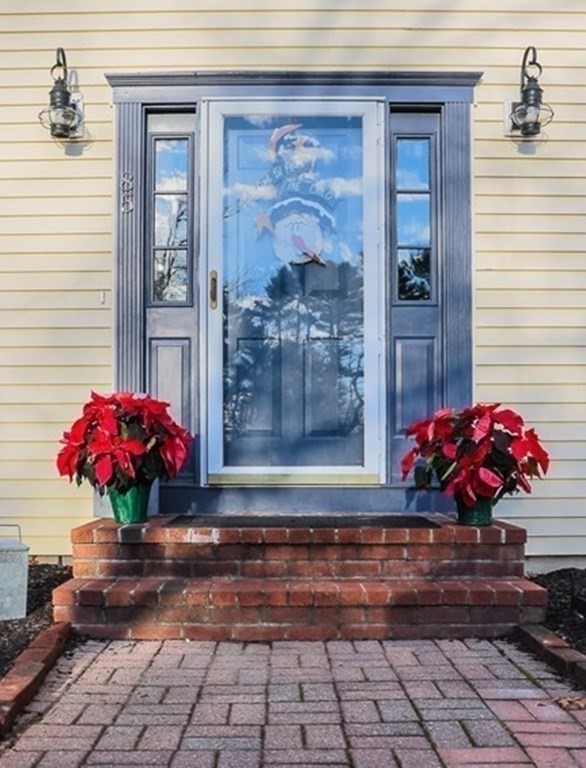 85 Wampanoag Road Raynham, MA 02767 - Photo 4 of 39 Gallery Image 4