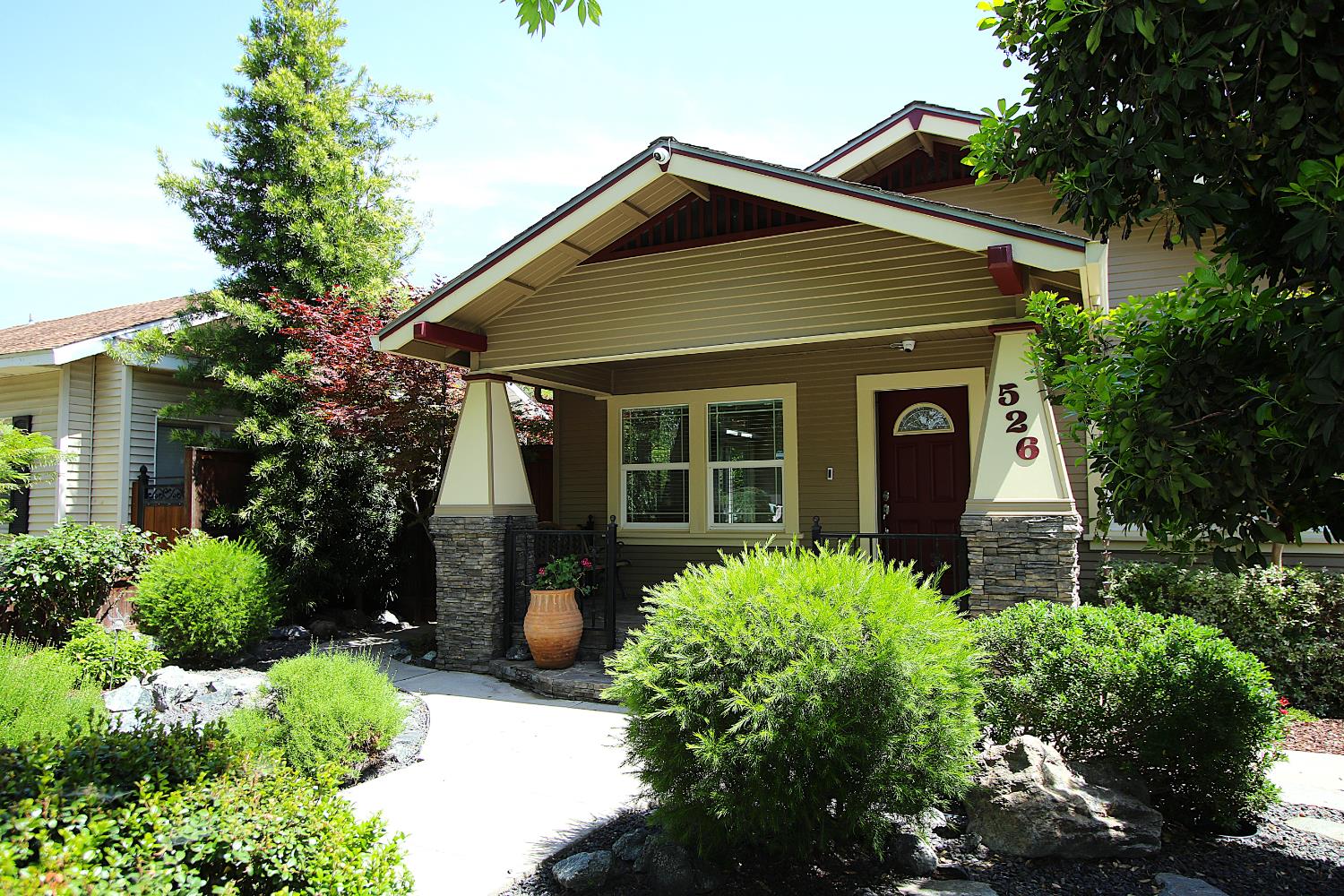 526 Melrose Street Modesto, CA 95354 - Photo 2 of 27 a front view of a house with garden