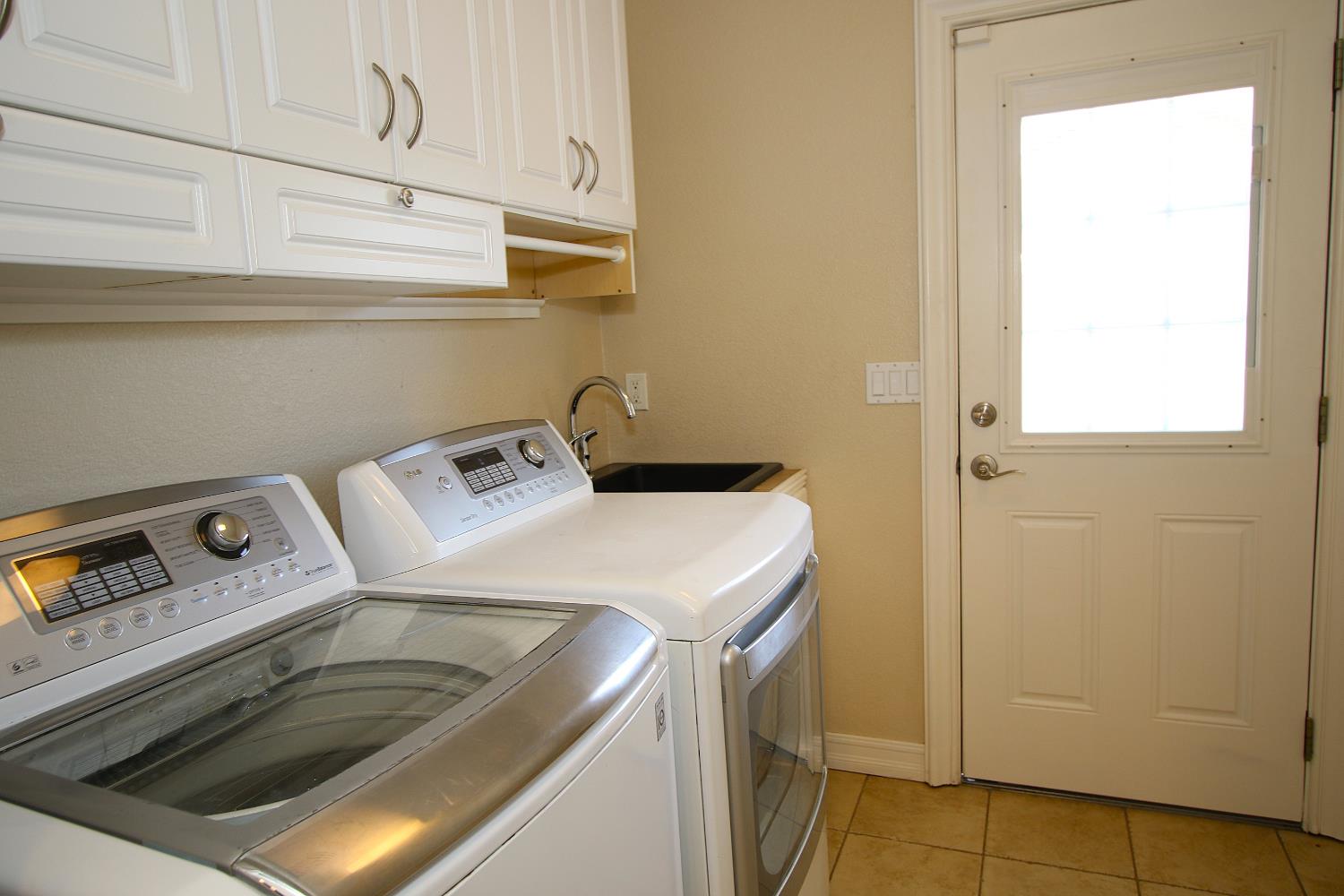 526 Melrose Street Modesto, CA 95354 - Photo 22 of 27 a utility room with dryer and washer