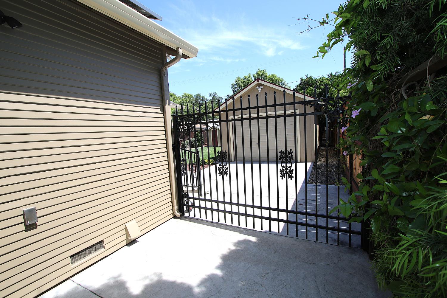 526 Melrose Street Modesto, CA 95354 - Photo 23 of 27 a view of a black gate
