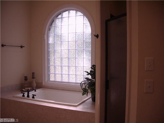 2501 Lakes Edge Point High Point, NC 27265 - Photo 12 of 14 Master Bath/Spa.
