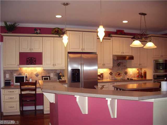 2501 Lakes Edge Point High Point, NC 27265 - Photo 6 of 14 Kitchen.