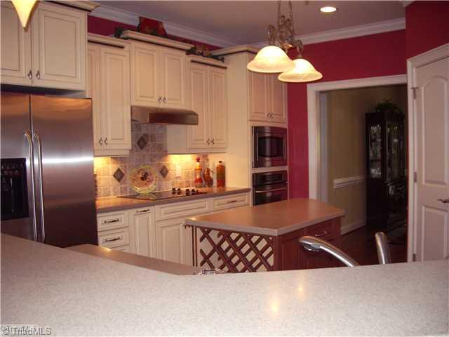 2501 Lakes Edge Point High Point, NC 27265 - Photo 7 of 14 Kitchen.