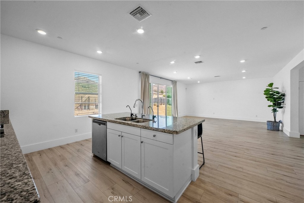 21199 Old Gate Court Riverside, CA 92507 - Photo 12 of 71 Kitchen