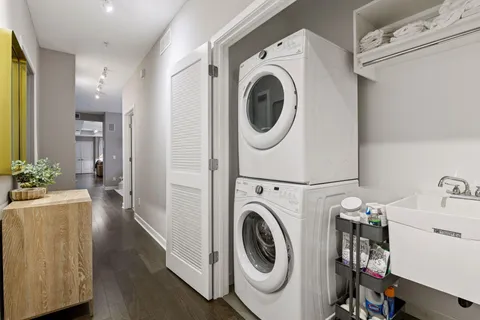 $565,000 | 3970 Wooddale Avenue South, Unit 201D, St. Louis Park, MN 55416