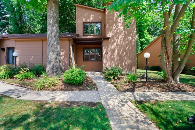 $263,000 | 1718 Earthstone Drive, Valparaiso, IN 46383