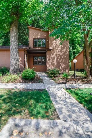 $263,000 | 1718 Earthstone Drive, Valparaiso, IN 46383