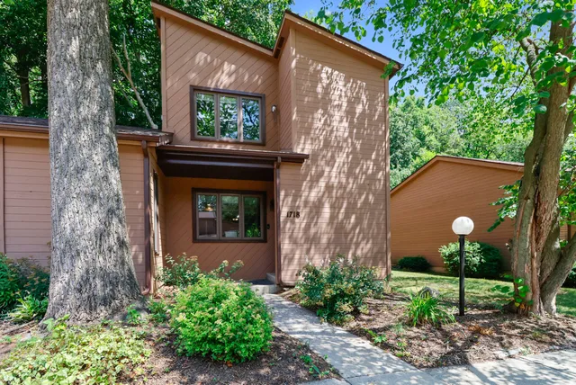 $263,000 | 1718 Earthstone Drive, Valparaiso, IN 46383