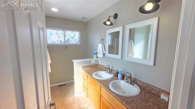 a picture of a bathroom