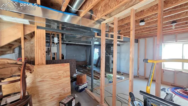 a view of a dinning table and chairs in patio