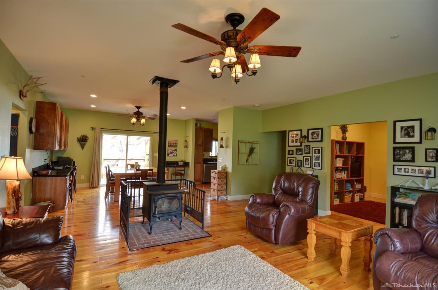 20578 Old Town Road Tehachapi, CA 93561 - Photo 6 of 10 Gallery Image 6