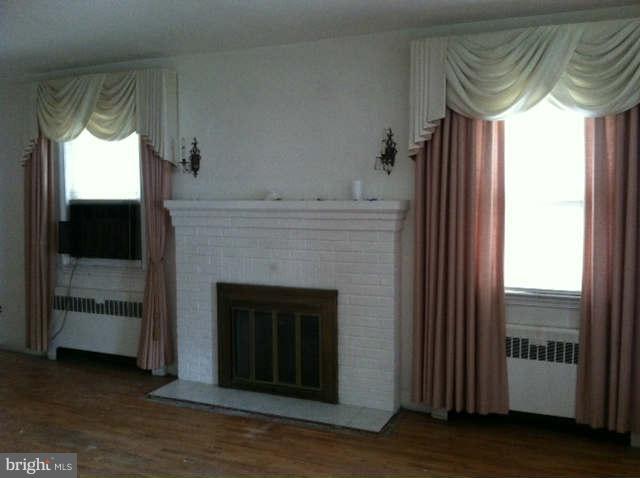3050 Parktowne Road Baltimore, MD 21234 - Photo 3 of 14 LIVING ROOM