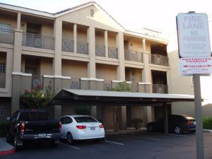 909 East Camelback Road, Unit 3016 Phoenix, AZ 85014 - Photo 1 of 5 Front