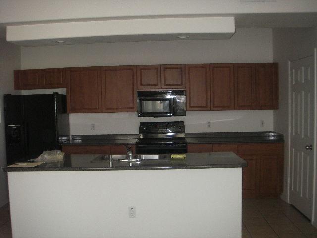 909 East Camelback Road, Unit 3016 Phoenix, AZ 85014 - Photo 3 of 5 Kitchen