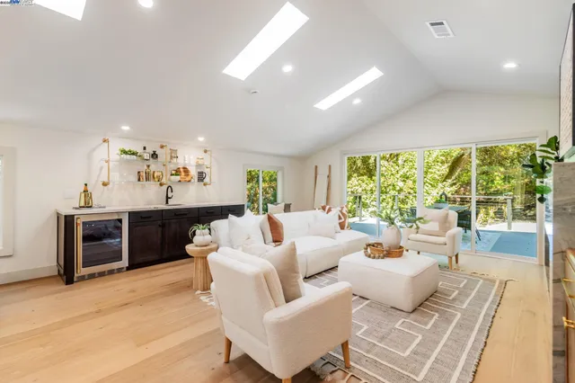 $2,799,000 | 15 Manzanita Terrace, Orinda, CA 94563