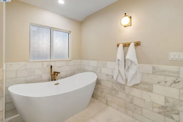 $2,799,000 | 15 Manzanita Terrace, Orinda, CA 94563