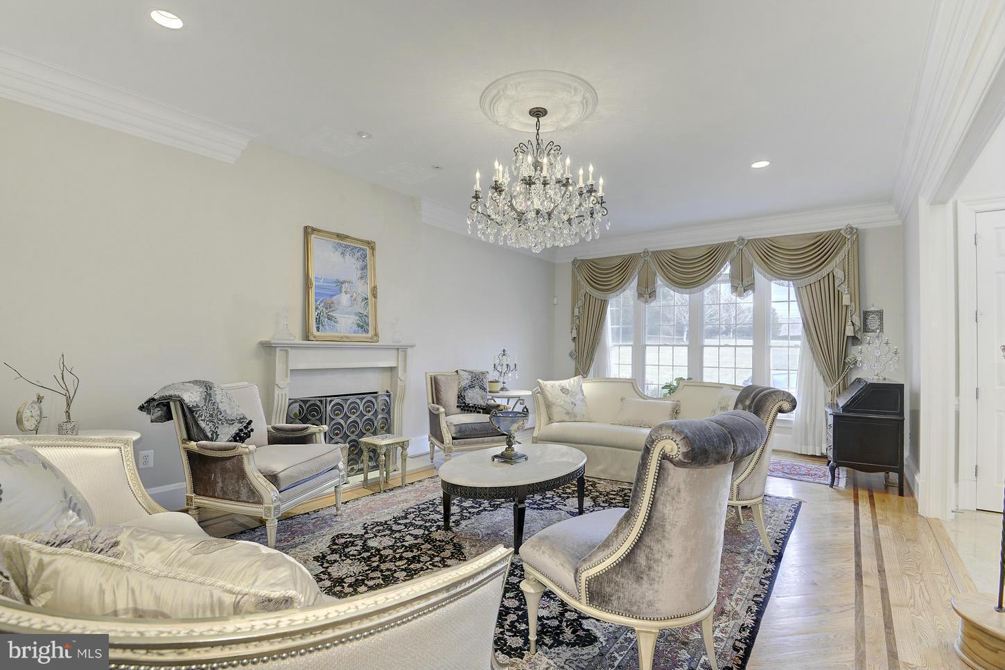2310 Hunter Mill Road Vienna, VA 22181 - Photo 5 of 30 Living Room