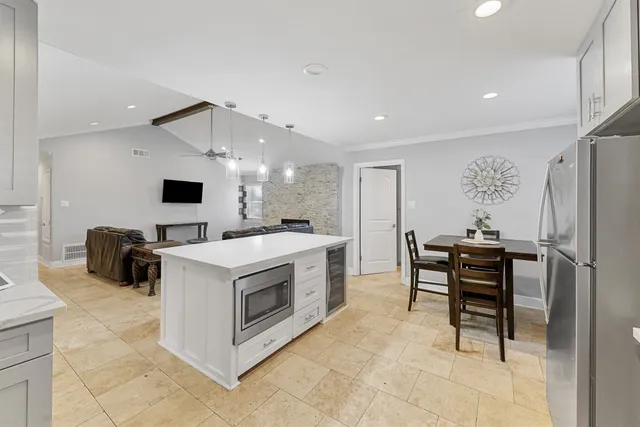 $3,200 | 10719 Del Monte Drive, Houston, TX 77042