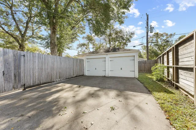 $3,200 | 10719 Del Monte Drive, Houston, TX 77042