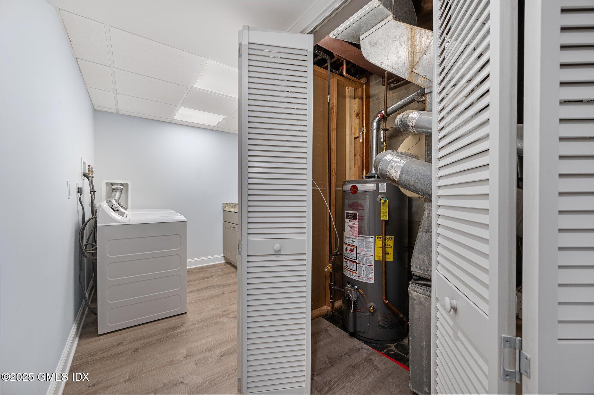 40 Silo Circle Riverside, CT 06878 - Photo 36 of 45 a view of hallway and closet