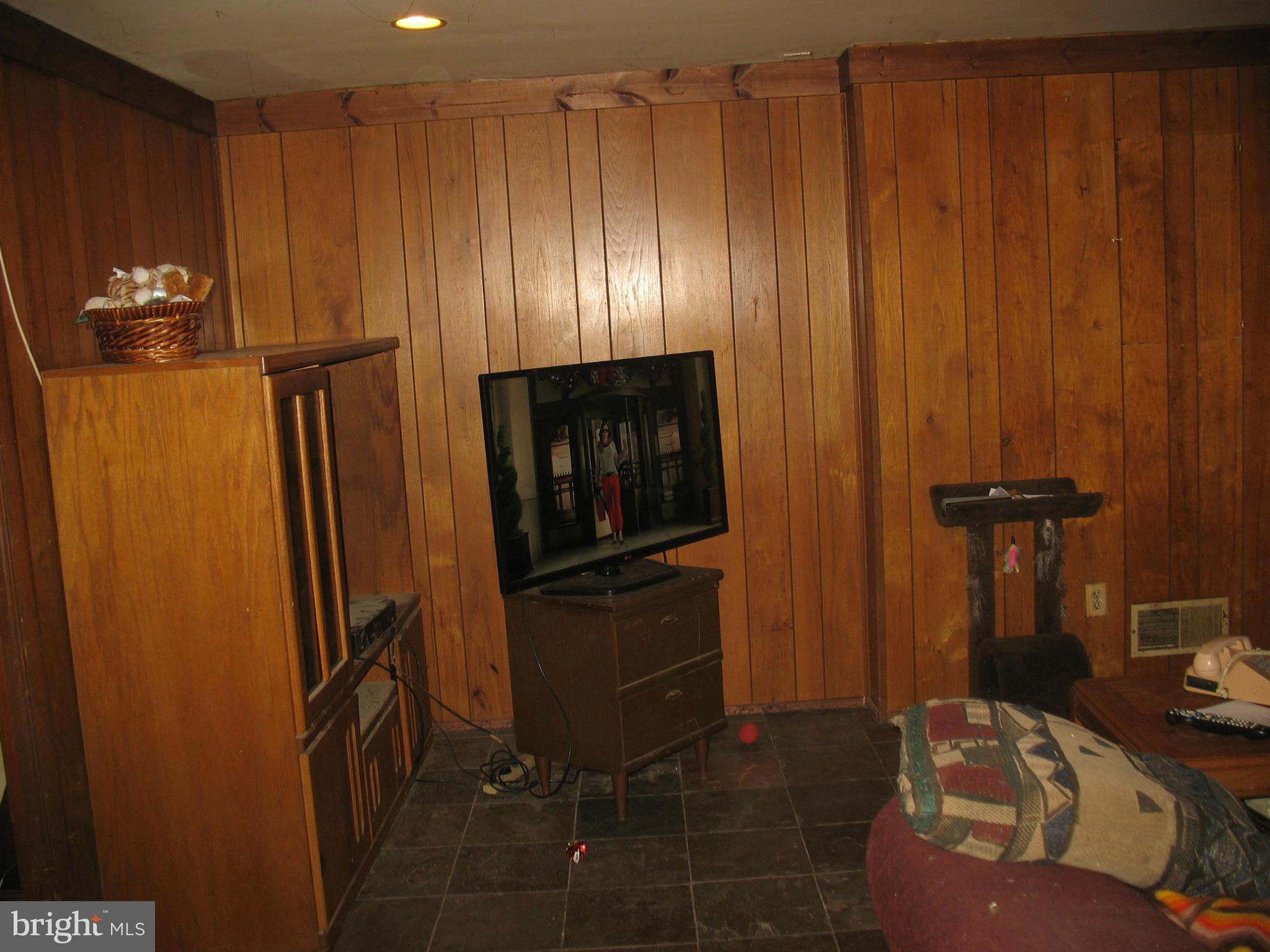 12121 Selfridge Road Silver Spring, MD 20906 - Photo 15 of 23 Family Room