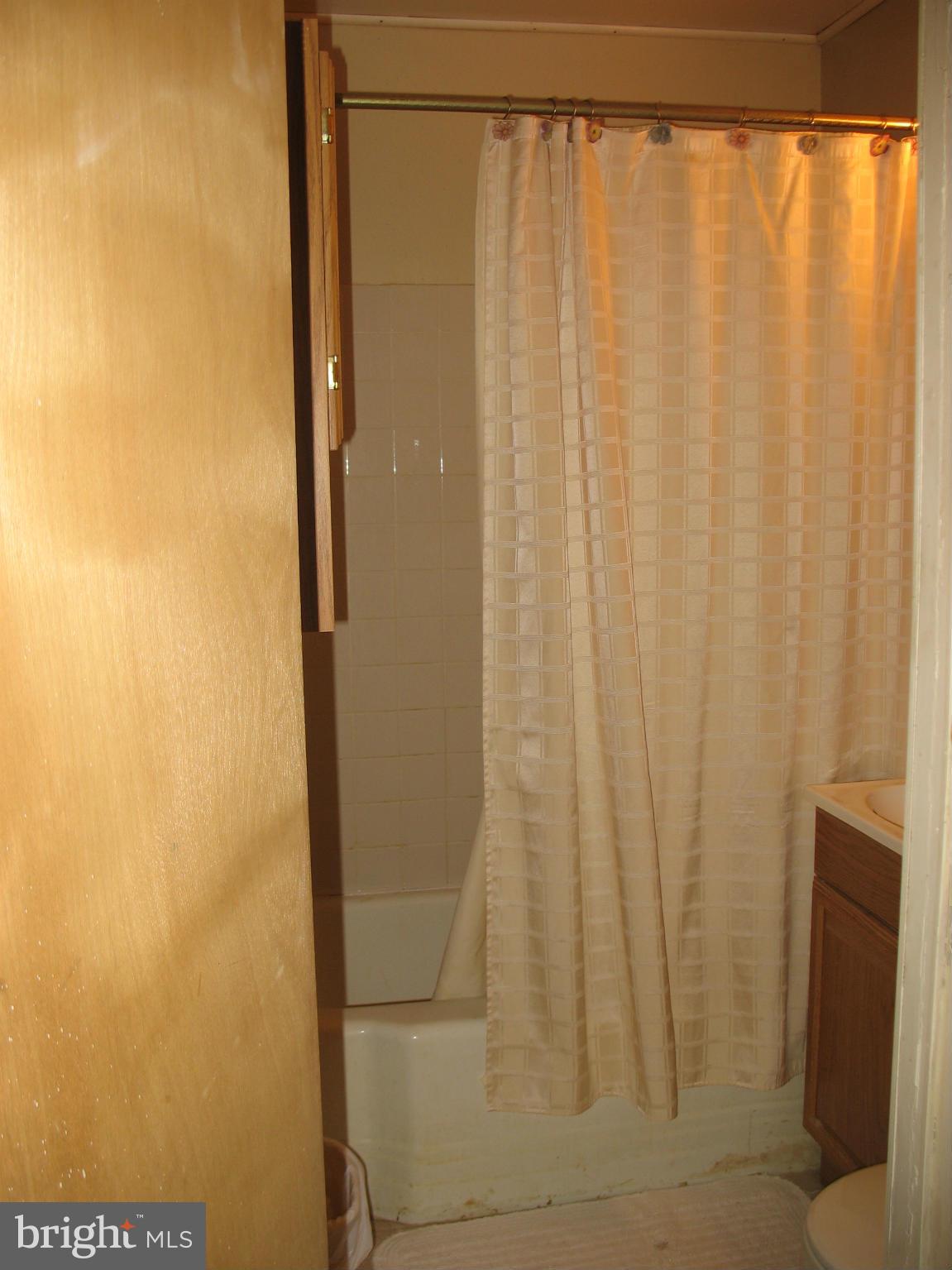 12121 Selfridge Road Silver Spring, MD 20906 - Photo 7 of 23 Bath