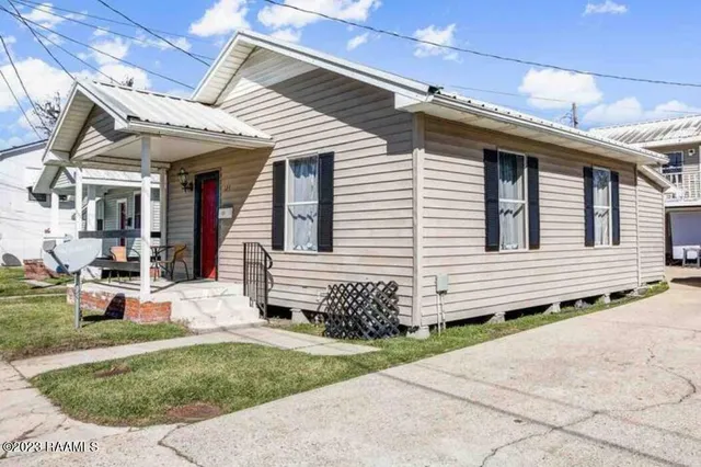 $1,000 | 125 Taylor Street, New Iberia, LA 70560