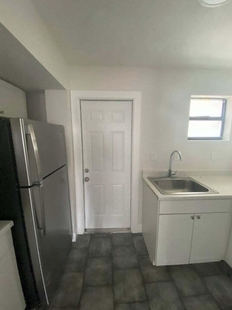 1400 West 28th Street Riviera Beach, FL 33404 - Photo 4 of 15 20220311204515420046000000-o