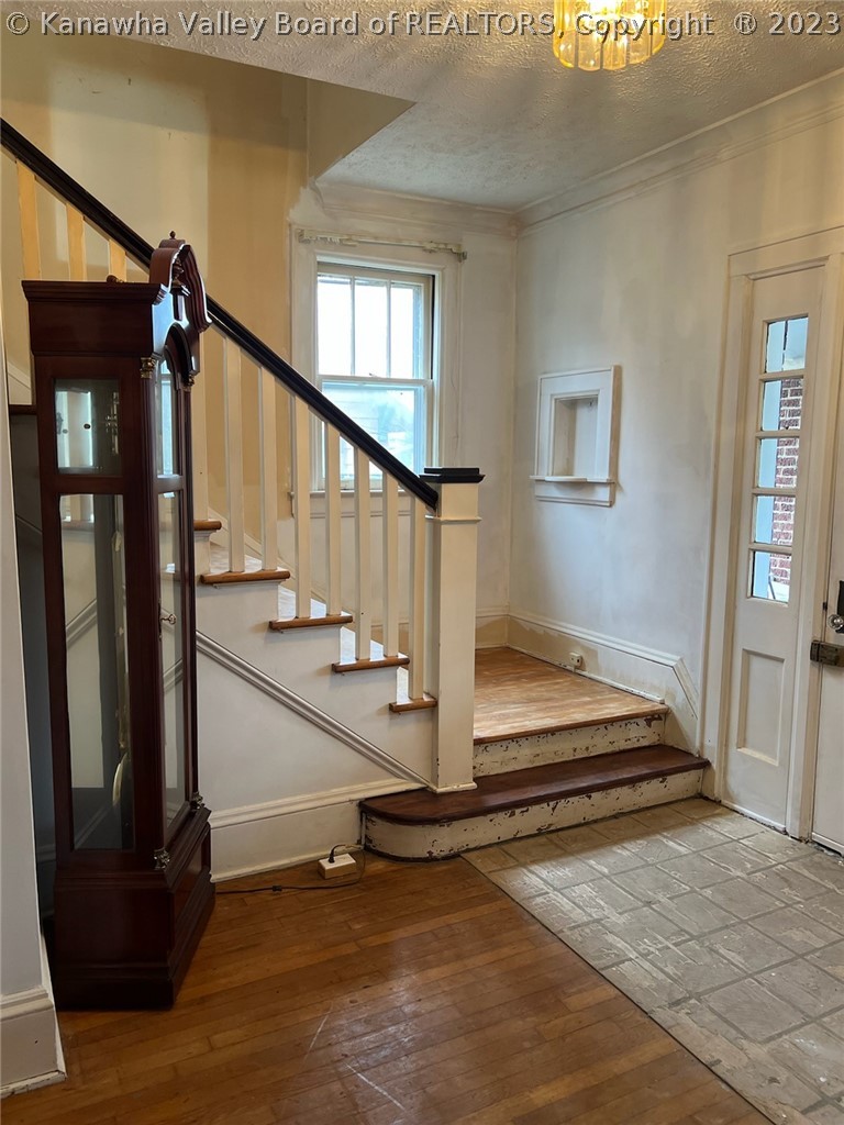1012 Valley Road Charleston, WV 25302 - Photo 3 of 20 Foyer