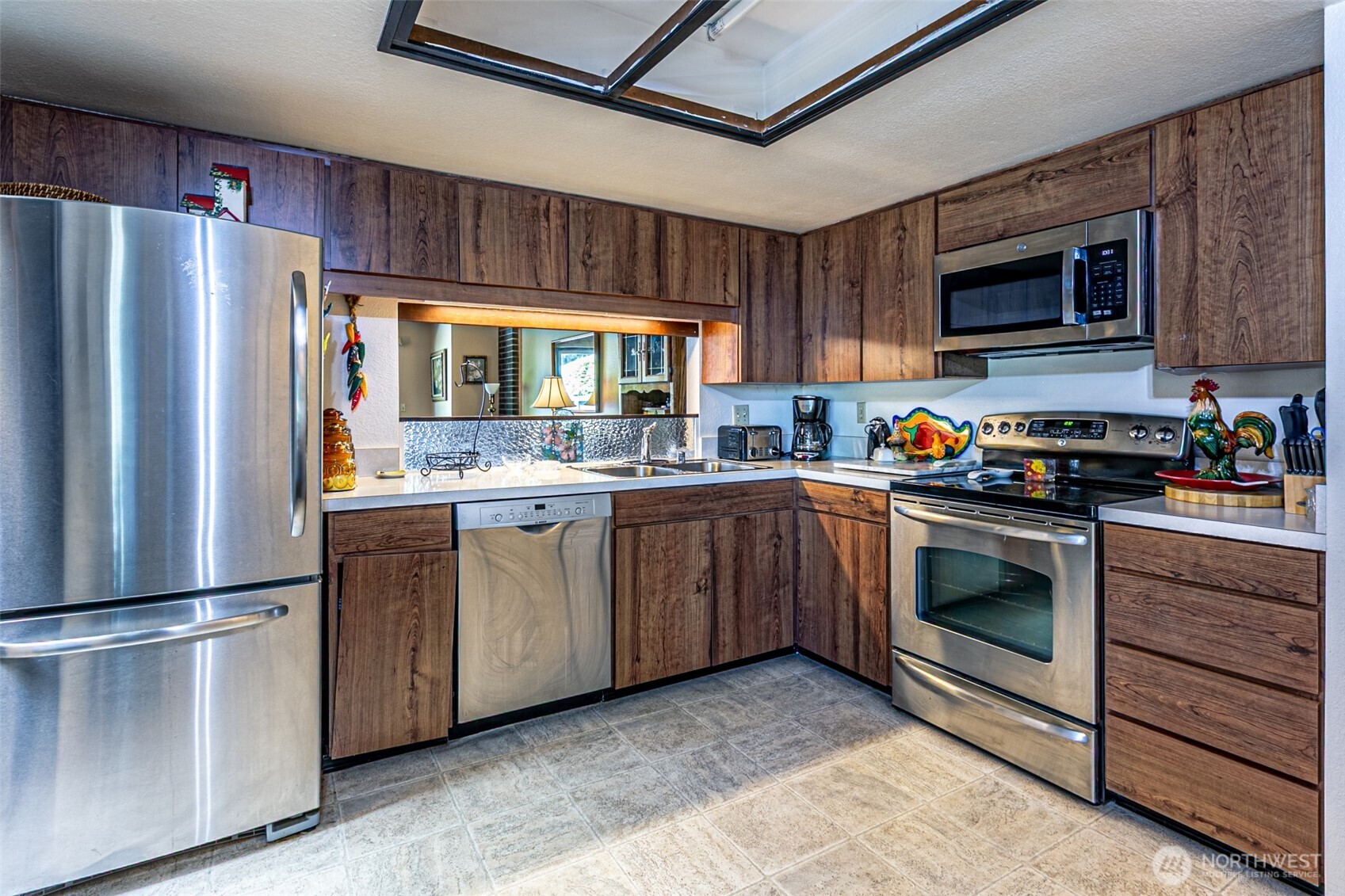 1372 Bel Air Road, Unit 8 Tacoma, WA 98406 - Photo 6 of 35
