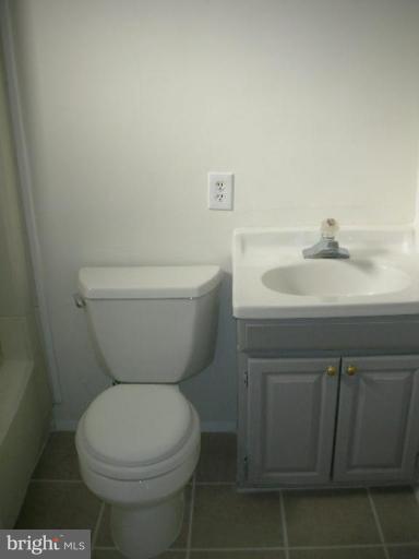 12132 Captiva Court Reston, VA 20191 - Photo 7 of 10 Master Bath