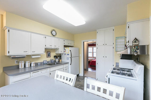 8712 Whipps Mill Road Louisville, KY 40222 - Photo 14 of 26 Eat-in Kitchen