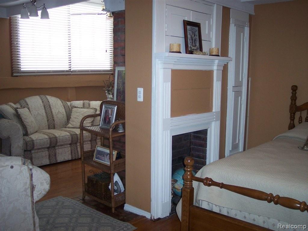 8785 37 Mile Road Romeo, MI 48065 - Photo 20 of 25 Master suite