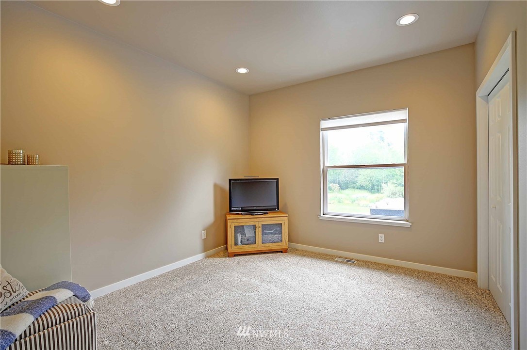1052 Hanstad Road Camano Island, WA 98282 - Photo 17 of 25 Gallery Image 17