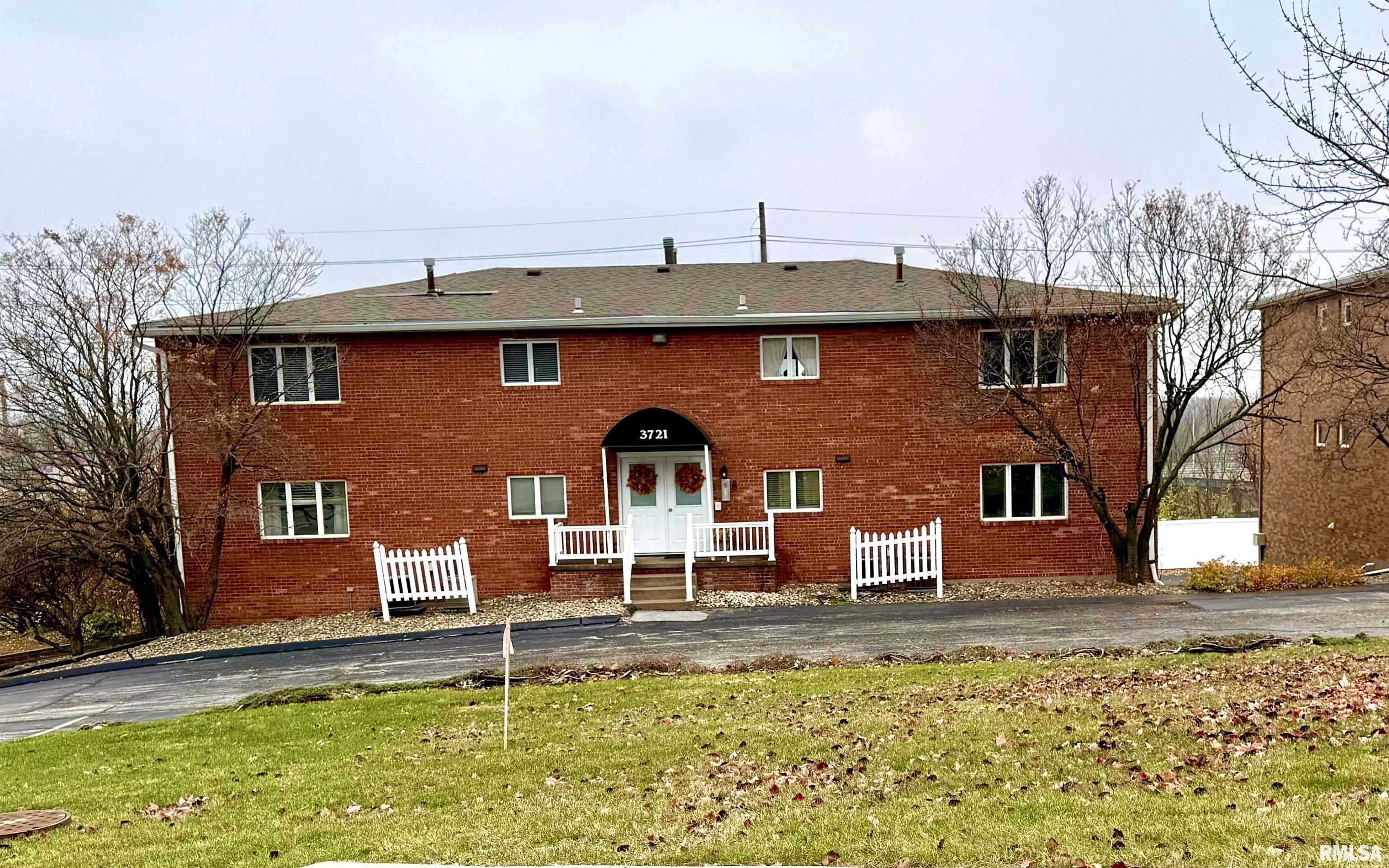 3721 35th Street, Unit 4 Moline, IL 61265 - Photo 2 of 24