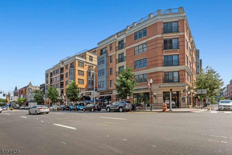 40 West Park Place, Unit 402, Morristown, NJ 07960 Compass