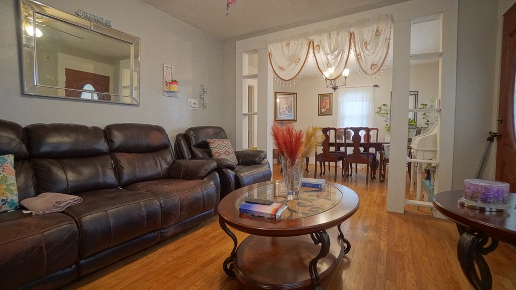 15 Viola Street Springfield, MA 01109 - Photo 6 of 28 Gallery Image 6