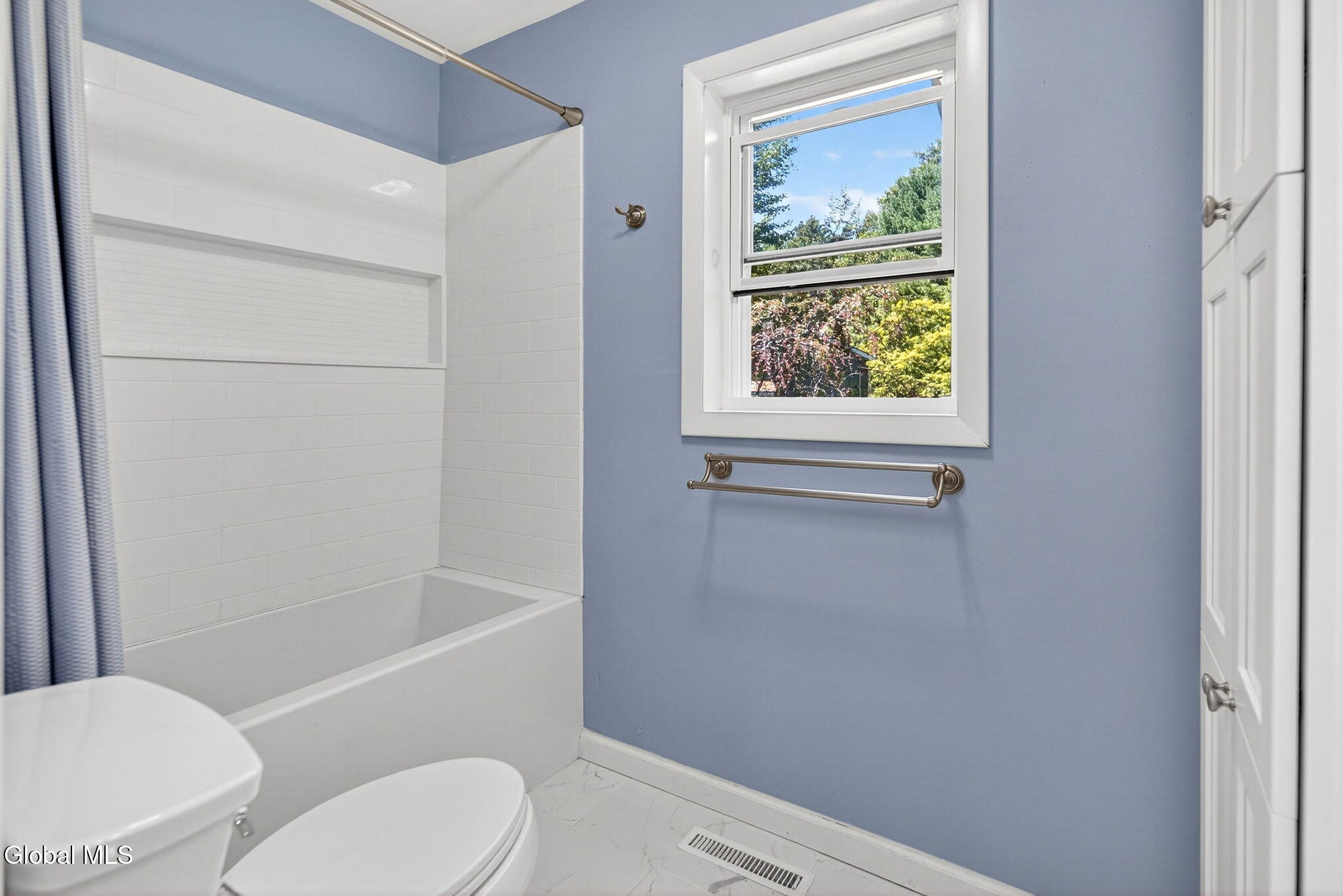 3 Chestnut Hill Road North Colonie, NY 12211 - Photo 17 of 33 16-web-or-mls-021_DSC03711